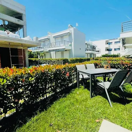 Modern Garden Apartment, By Delta Hospitality *