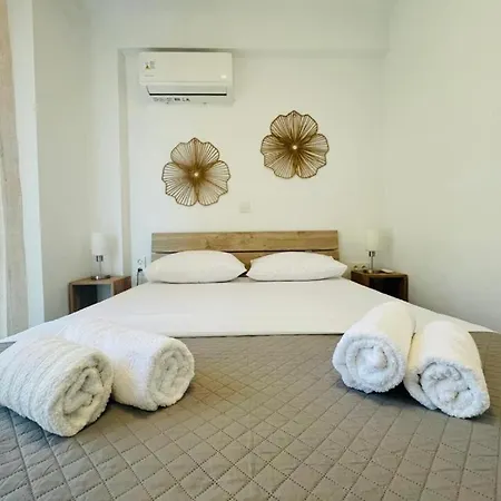 Modern Garden Apartment, By Delta Hospitality Appartement Ofrínion