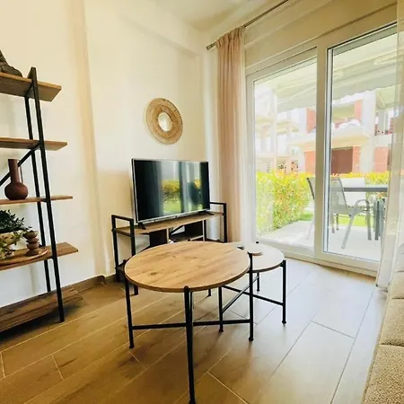 Modern Garden Apartment, By Delta Hospitality Οφρύνιο