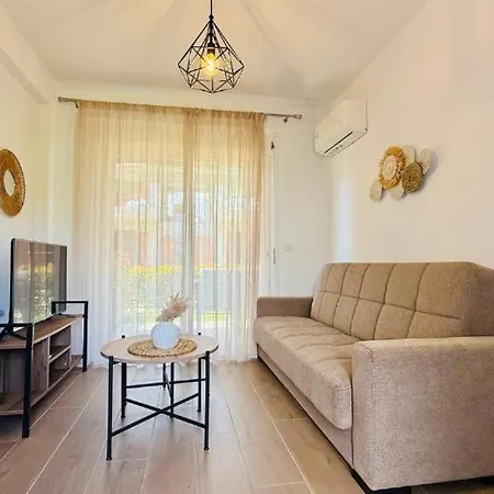 Διαμέρισμα Modern Garden Apartment, By Delta Hospitality Οφρύνιο